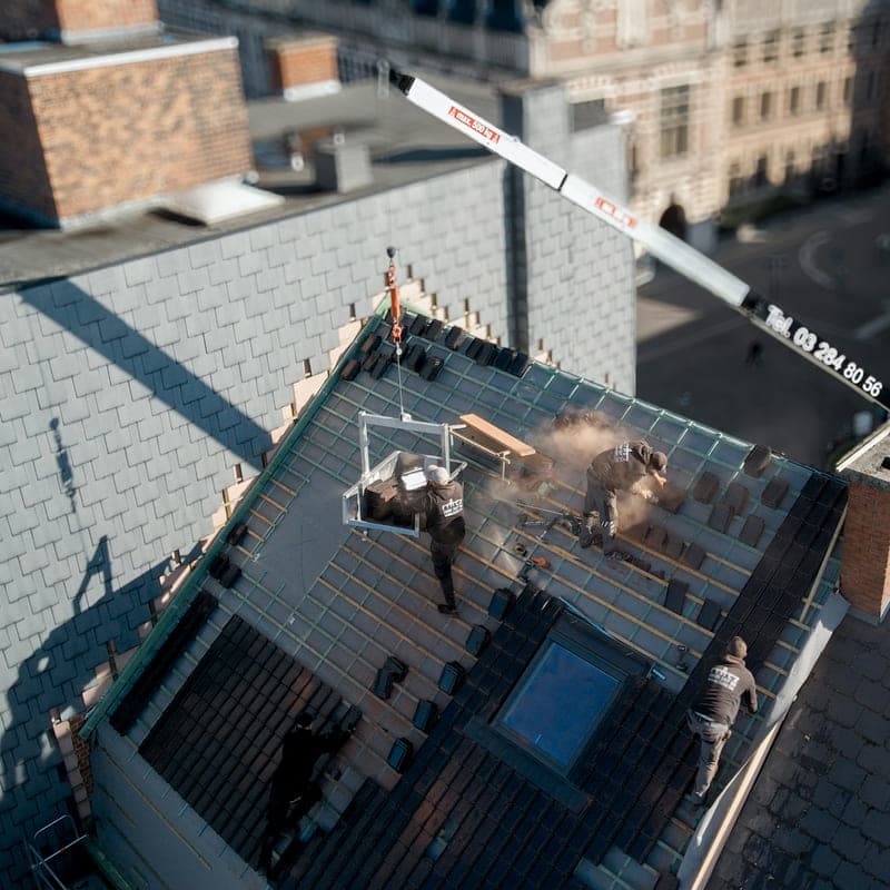 Luchtfoto van dakwerken tijdens uitvoering